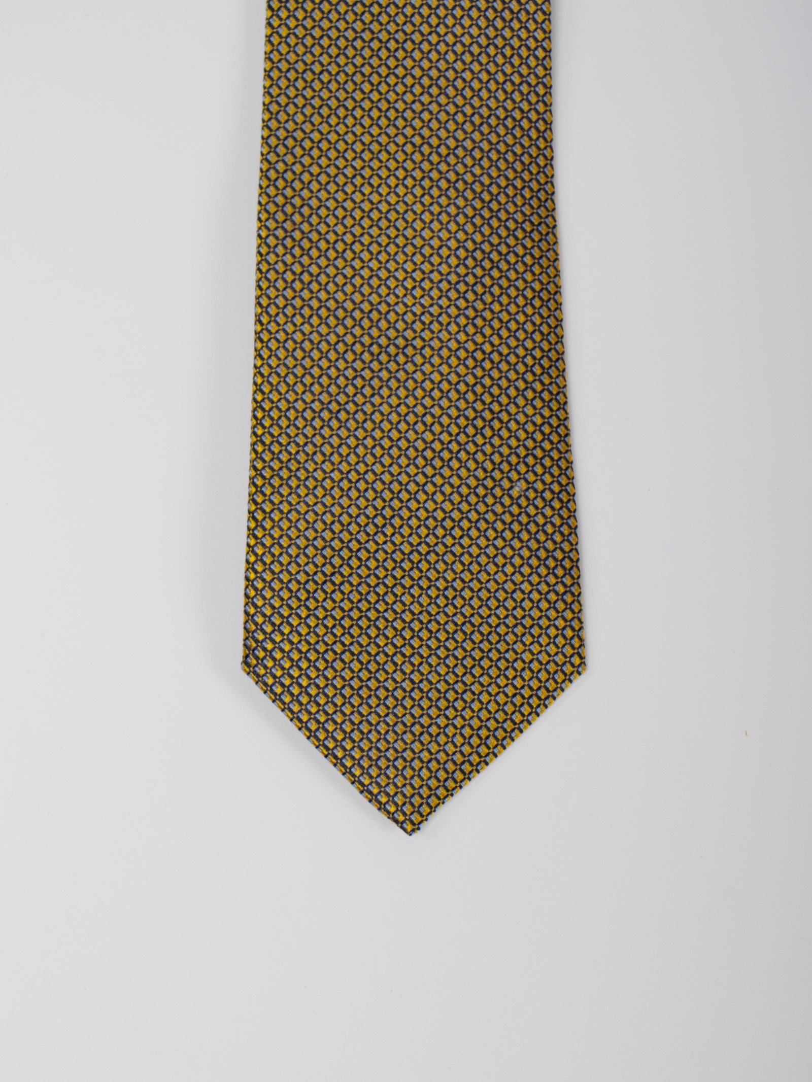 Structured silk tie