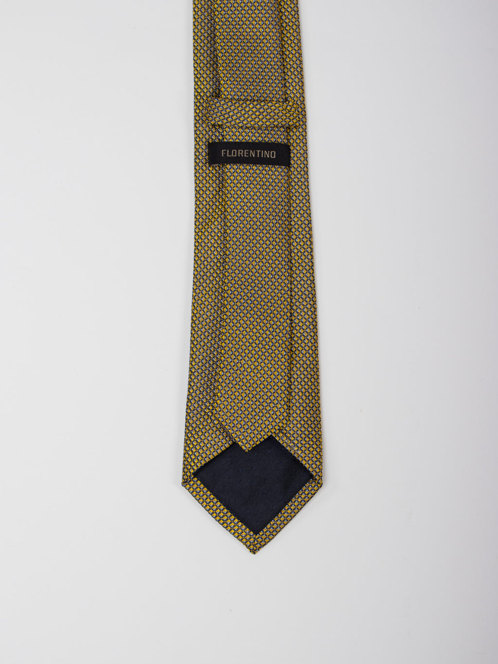Structured silk tie