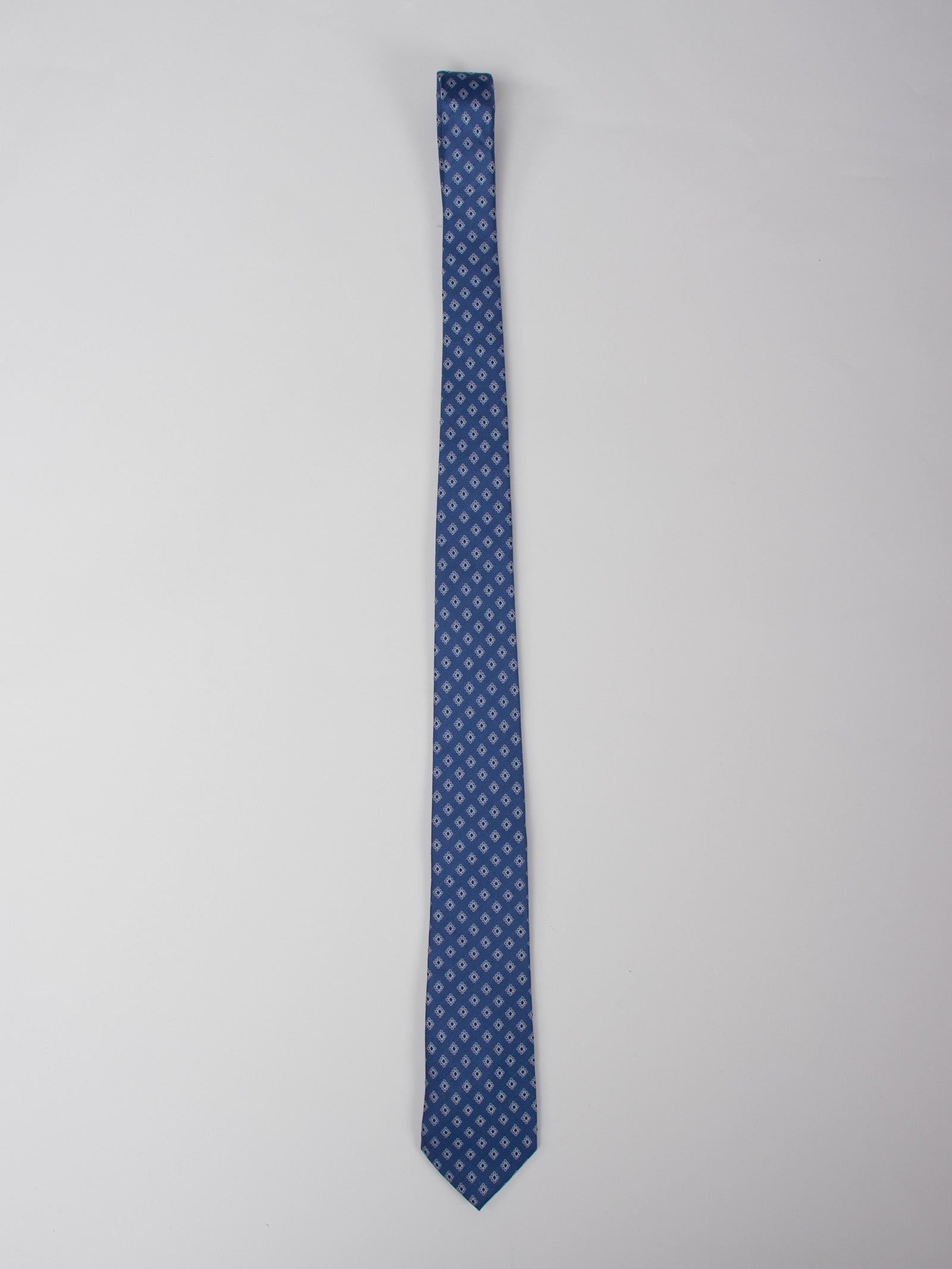 Silk geometric tie