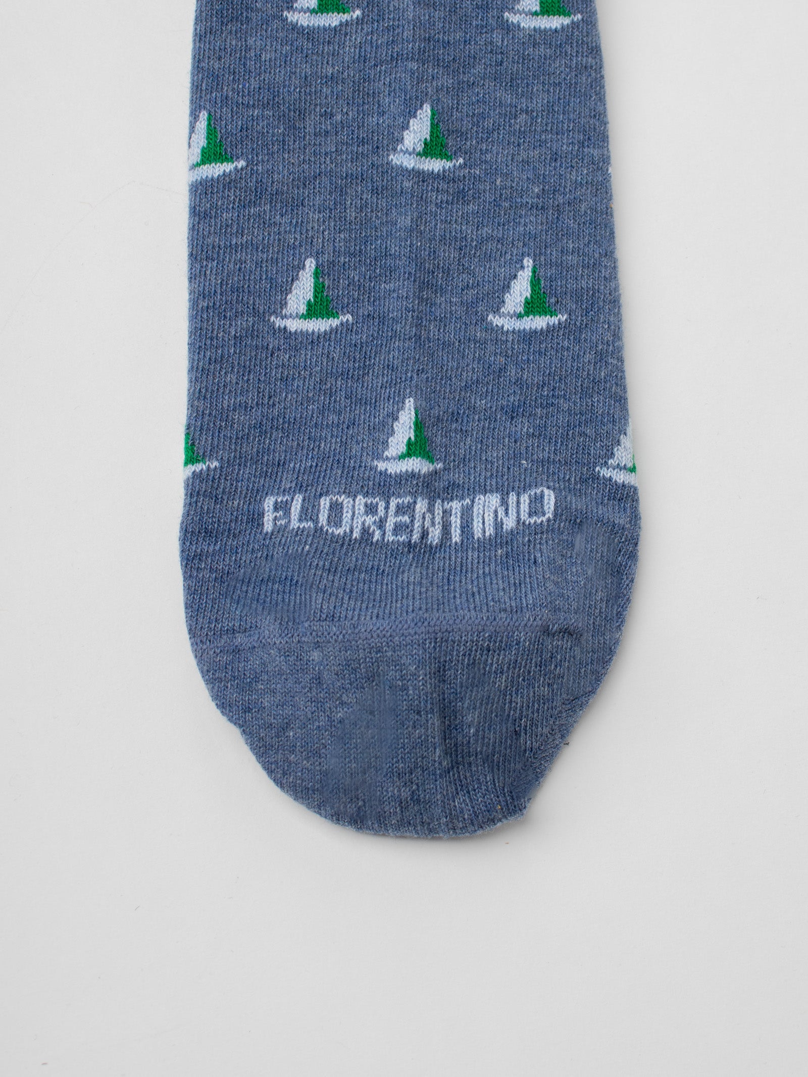 Socks with sailboats design