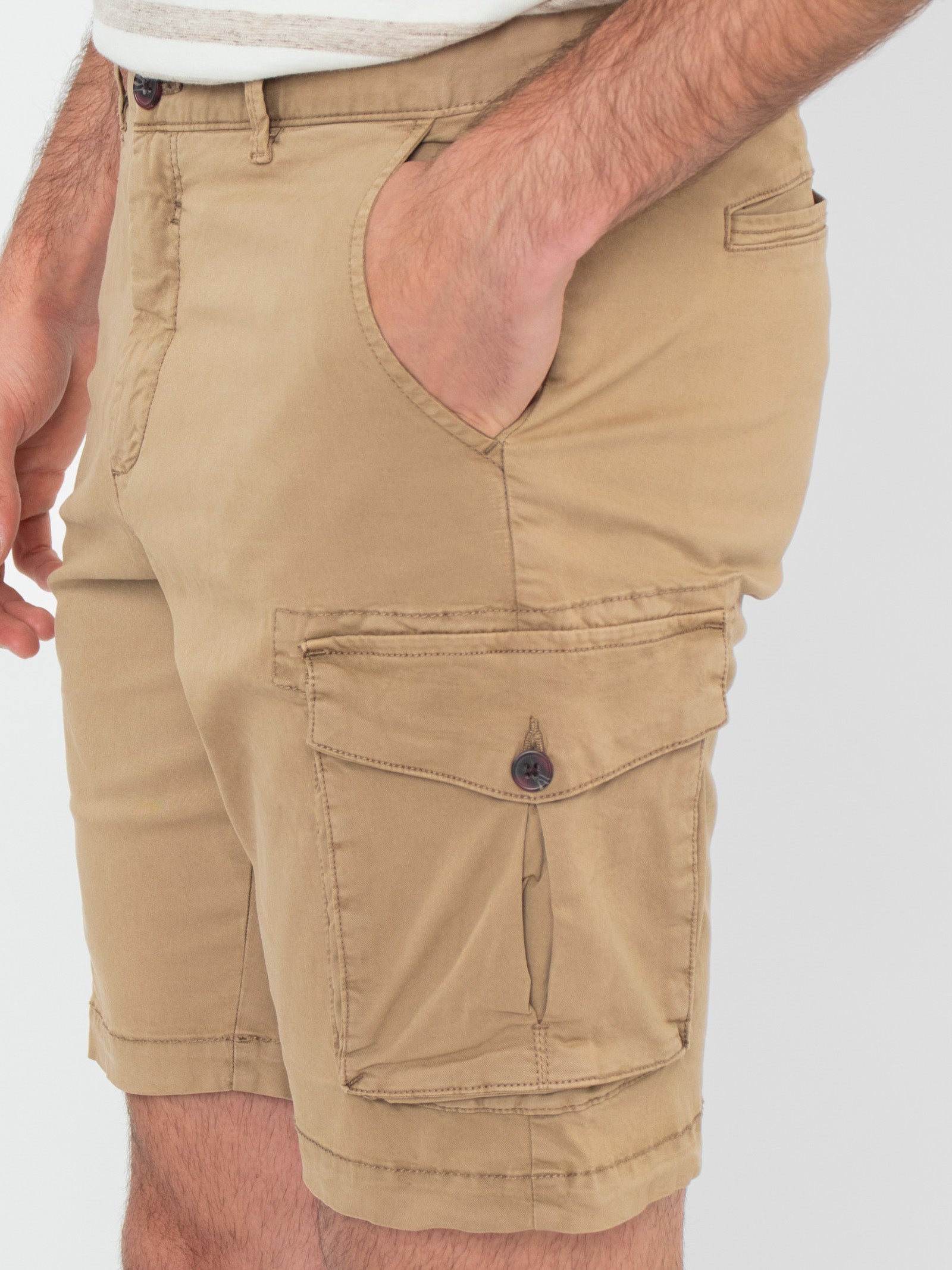 Regular fit cargo shorts