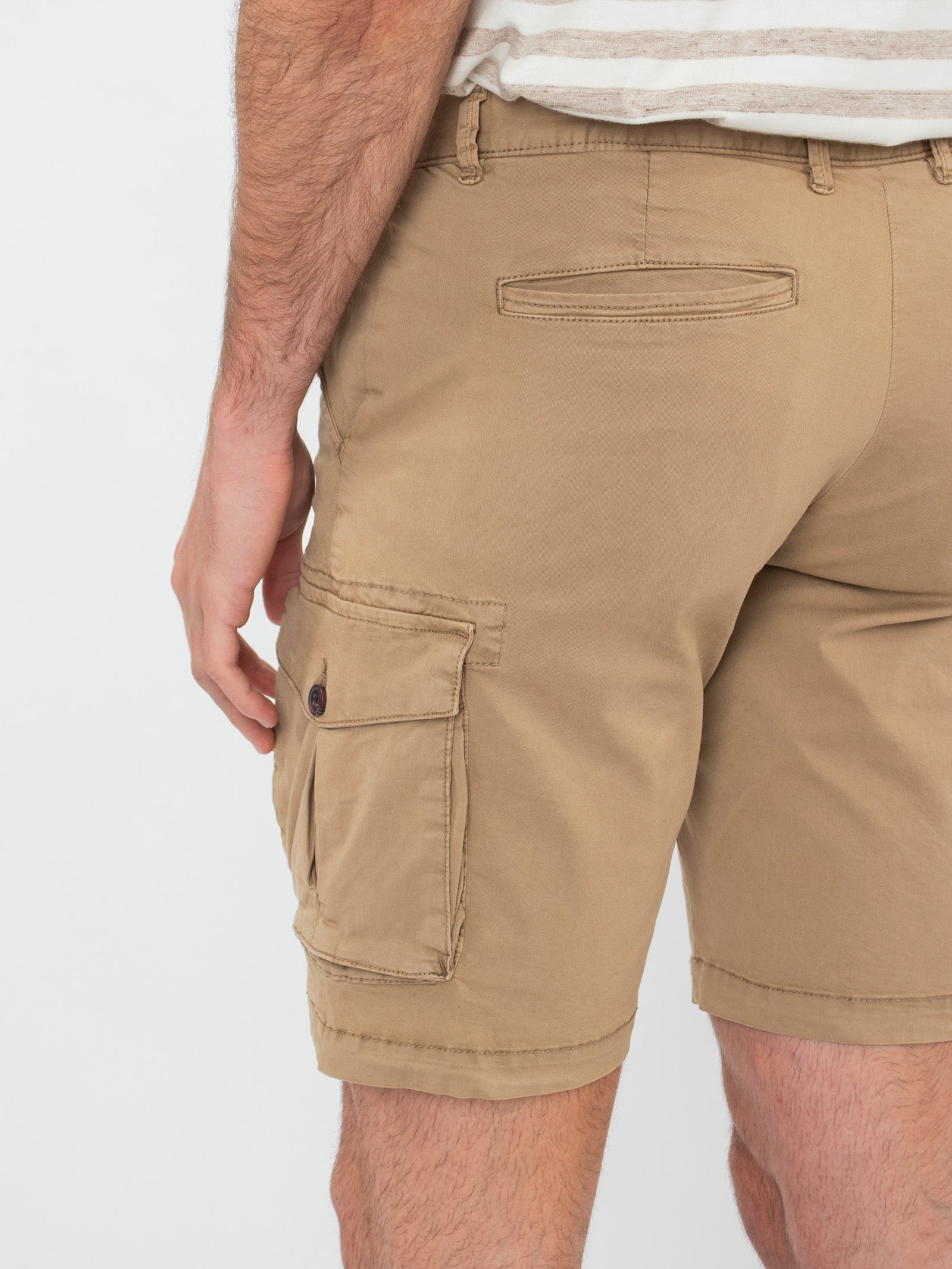 Regular fit cargo shorts