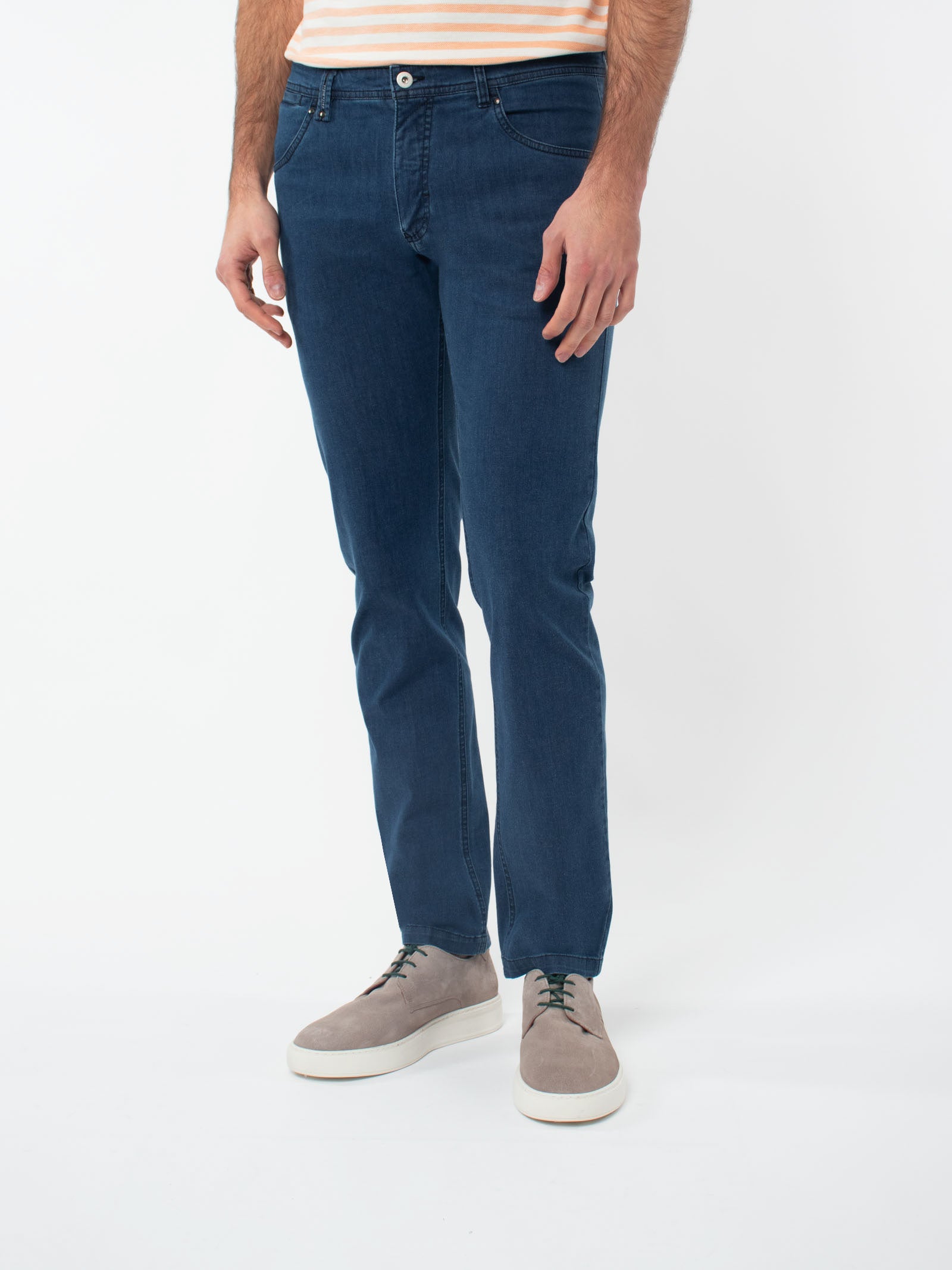 Slim fit jeans with bleach wash