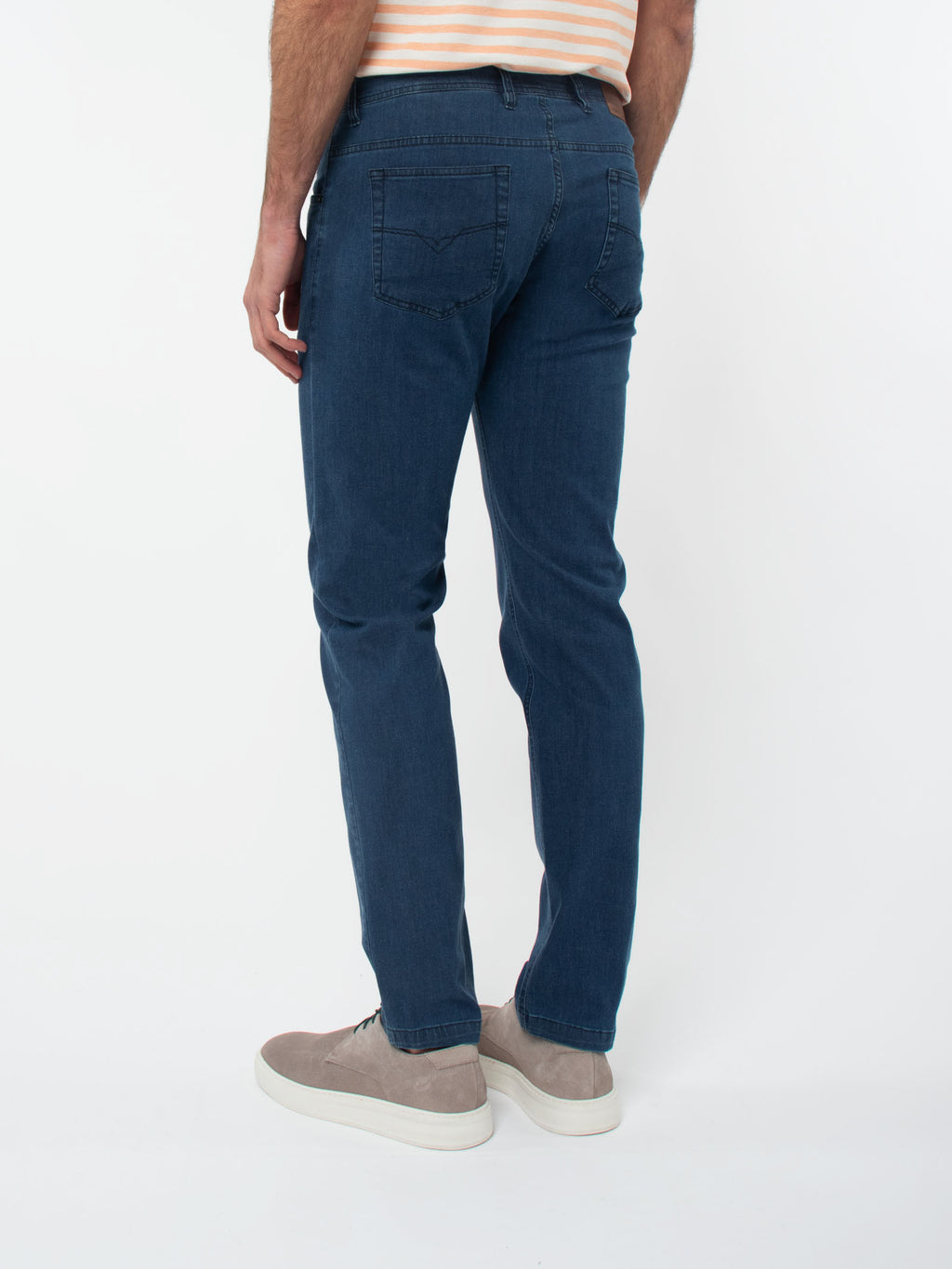 Slim fit jeans with bleach wash