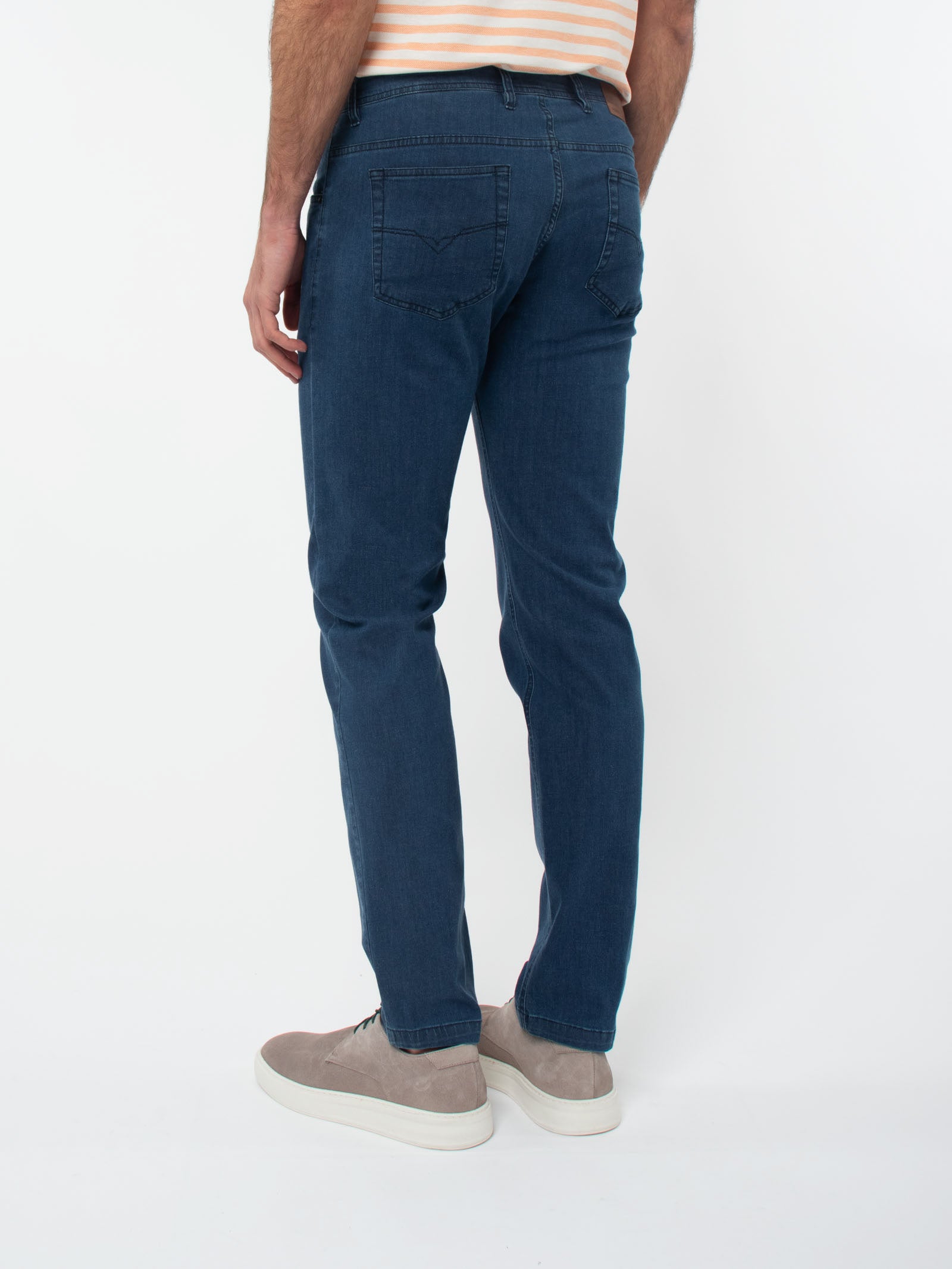 Slim fit jeans with bleach wash
