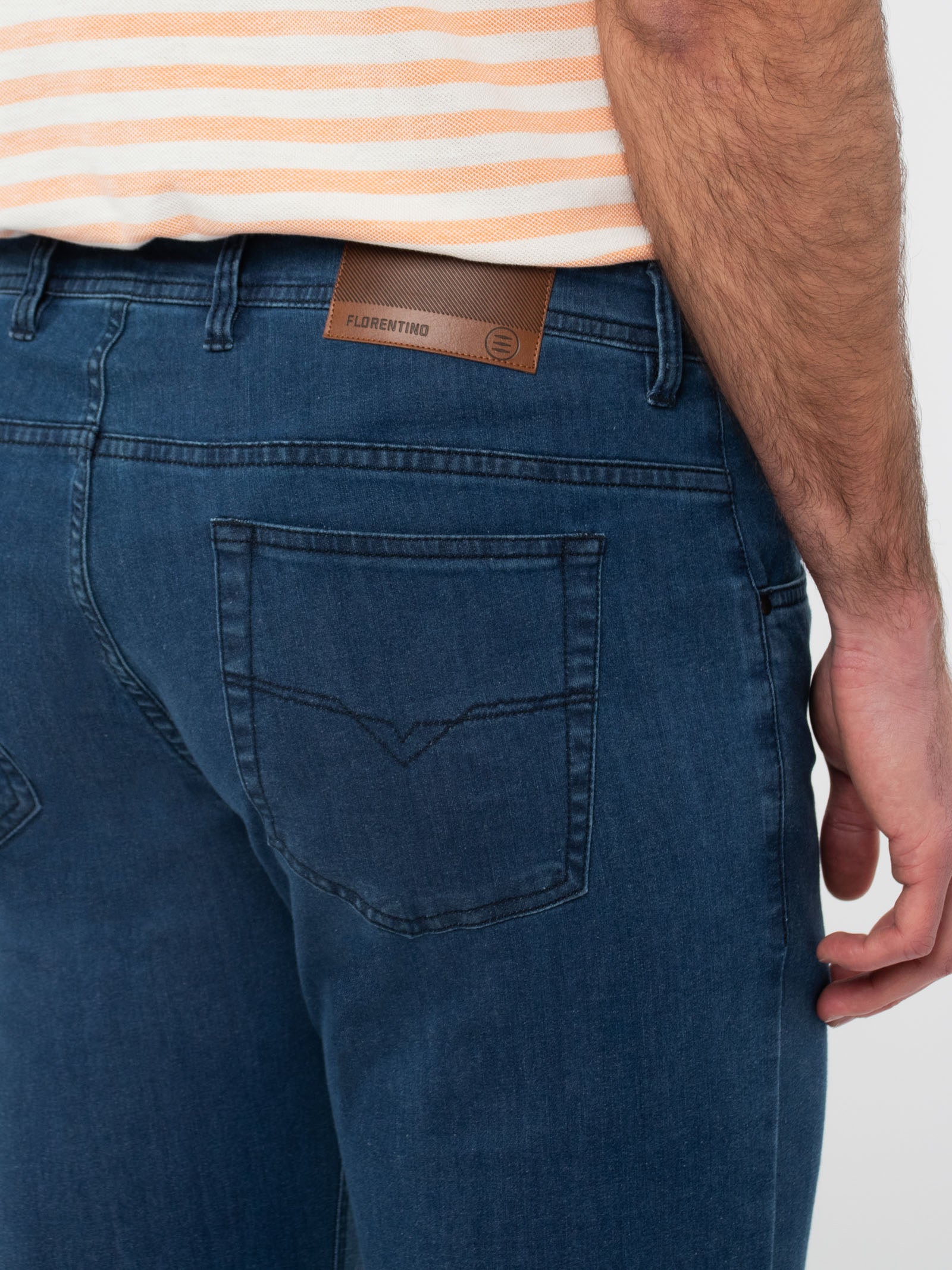 Slim fit jeans with bleach wash