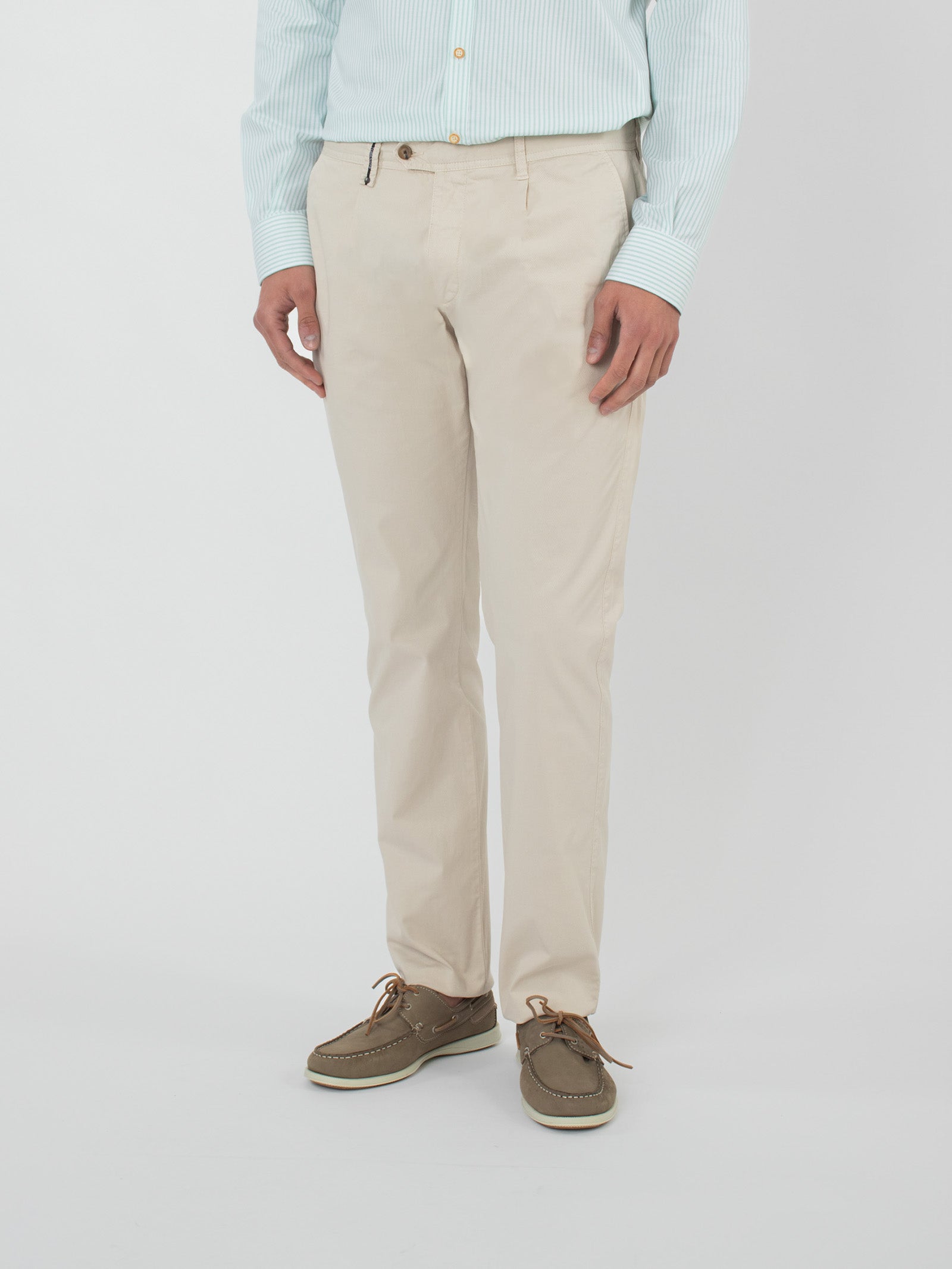 Slim fit chino trousers with pleat