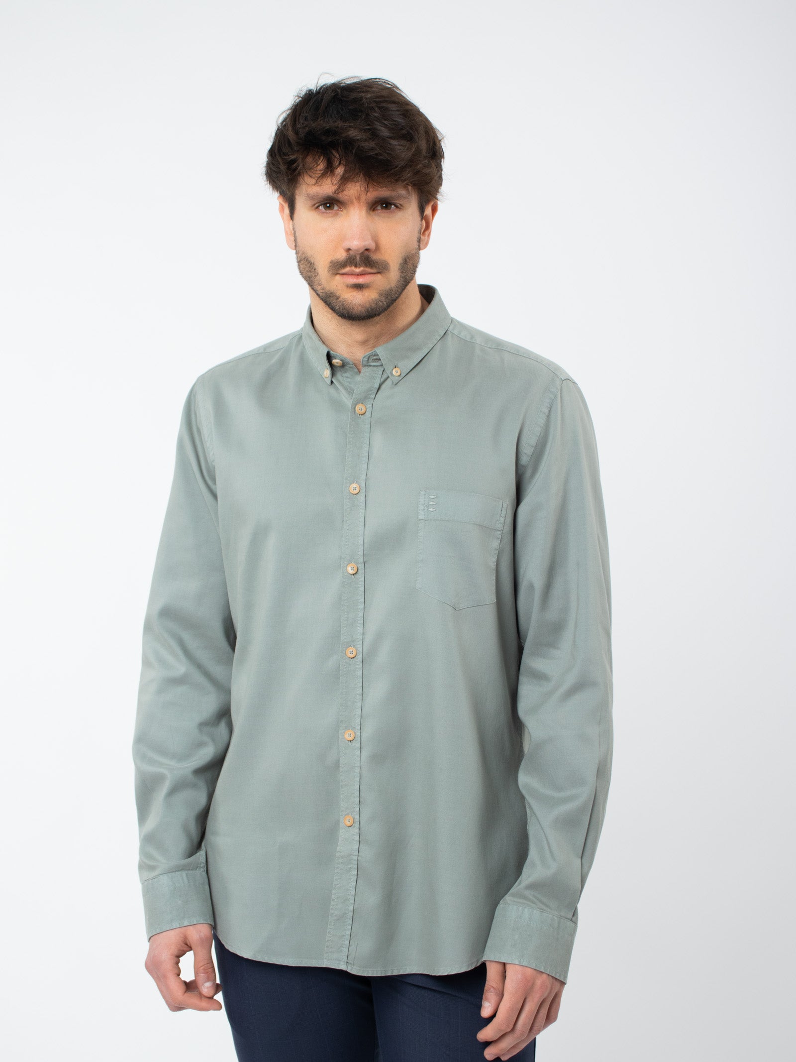 Slim fit dyed shirt