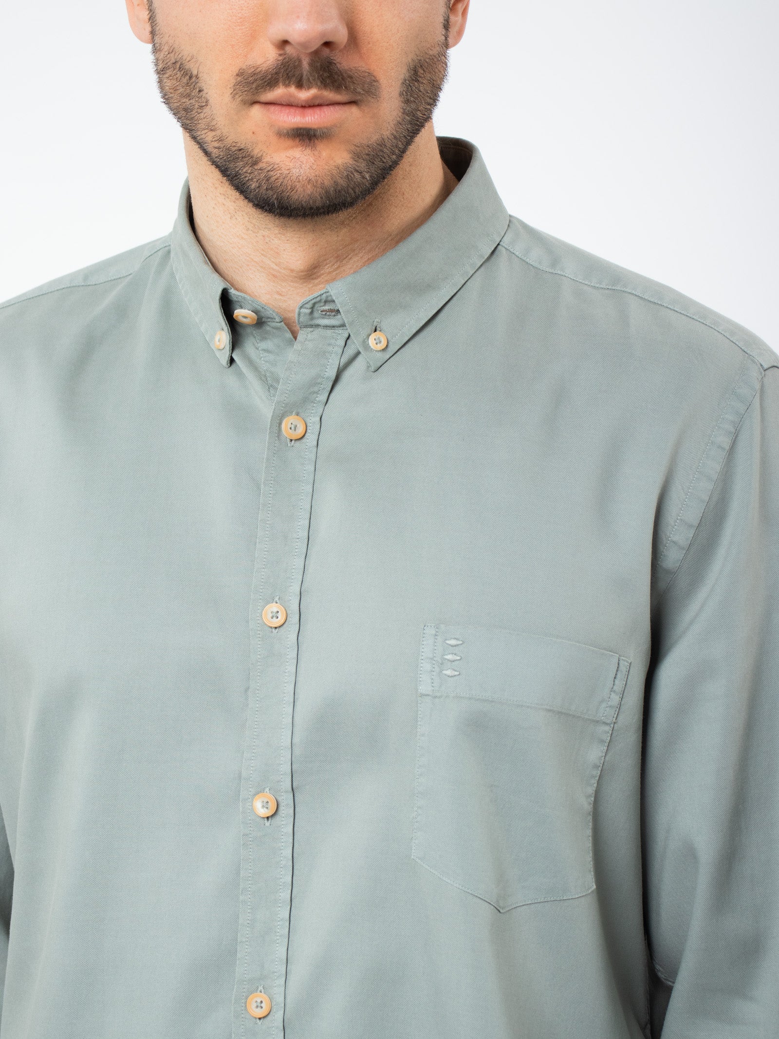 Slim fit dyed shirt