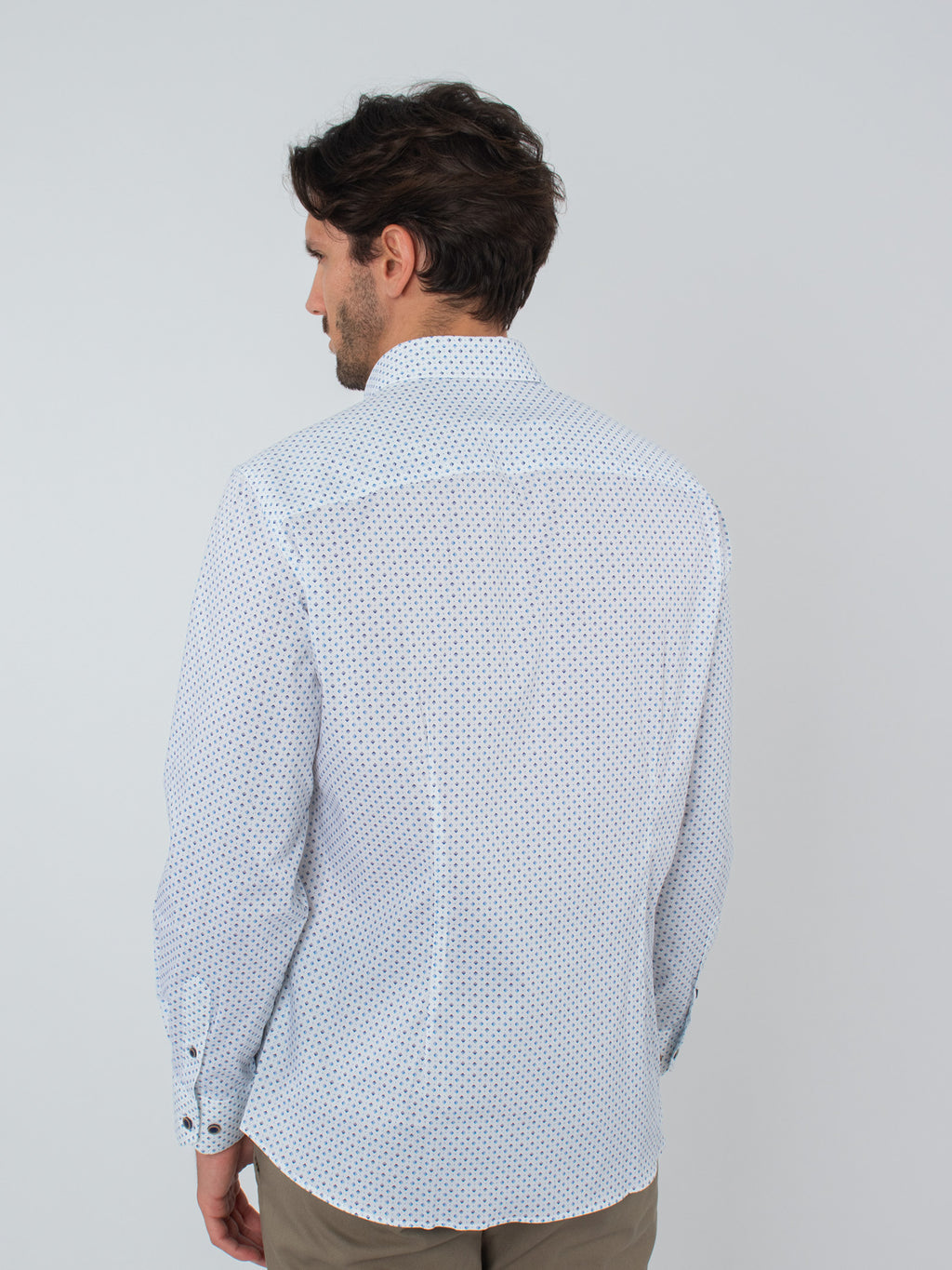 Camisa slim fit estampada con bolsillo