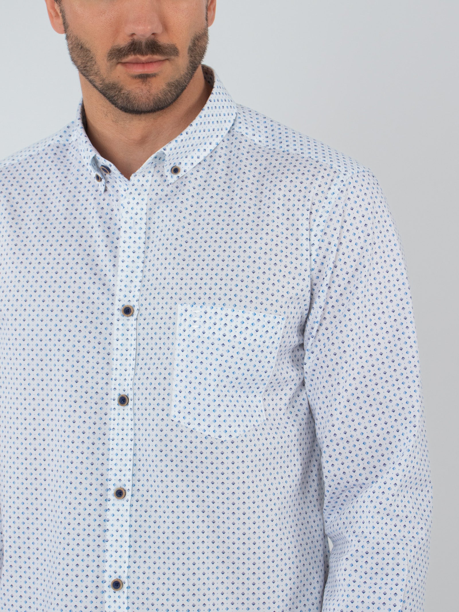 Slim fit patterned shirt with pocket