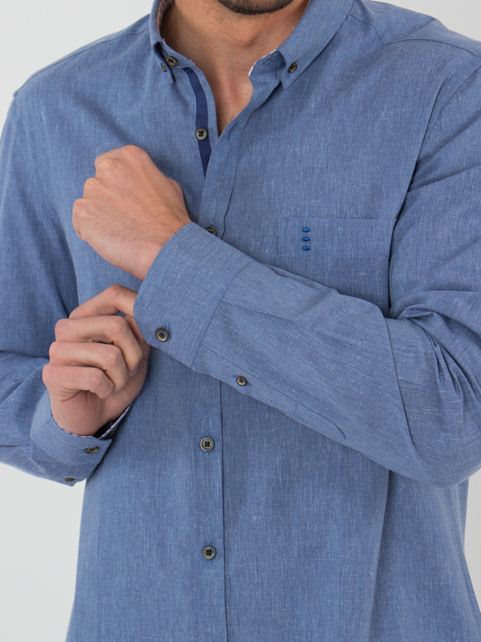 Regular fit shirt with details