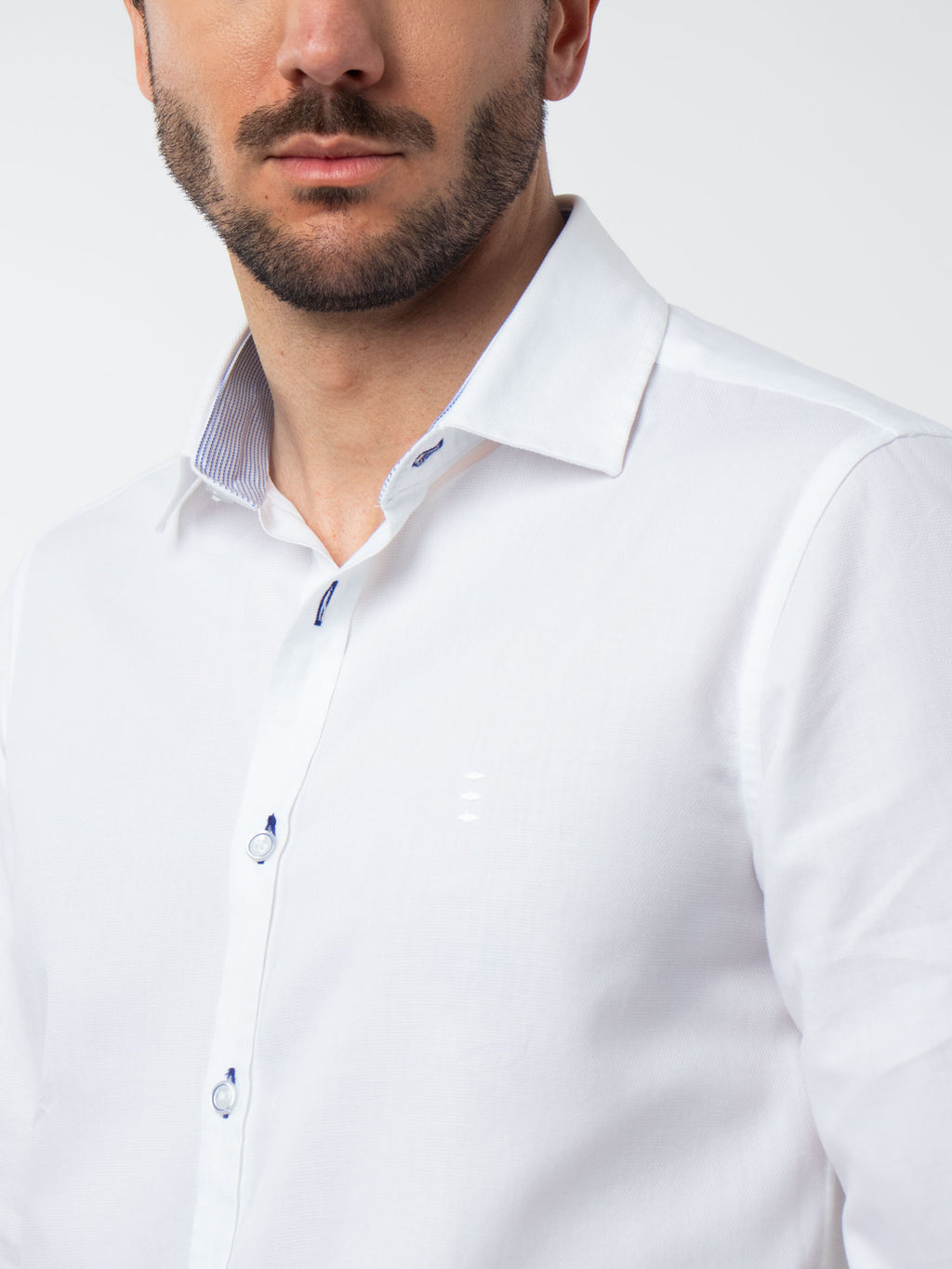 Slim fit shirt with contrast details