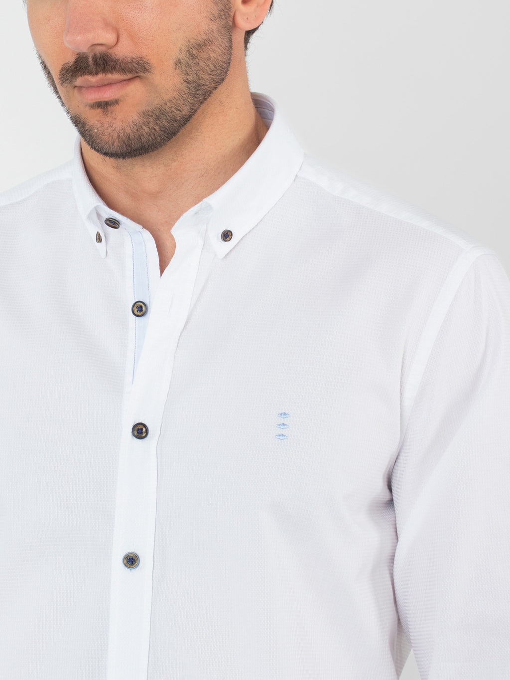 Slim fit shirt with contrast details