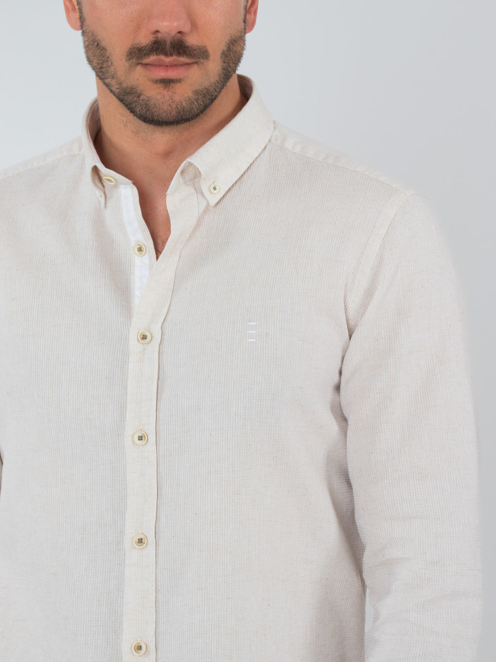 Camisa slim fit detalles