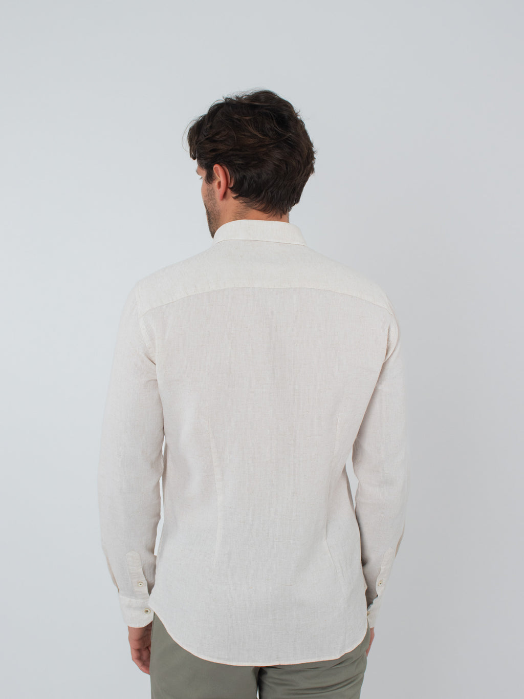 Camisa slim fit detalles