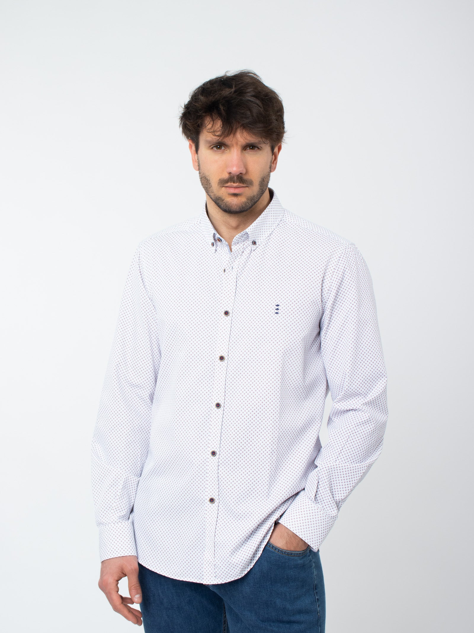 Slim fit shirt with contrast details