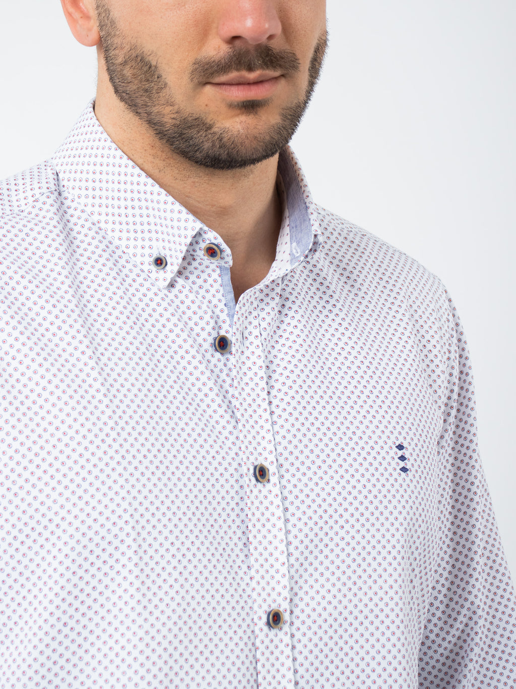 Slim fit shirt with contrast details