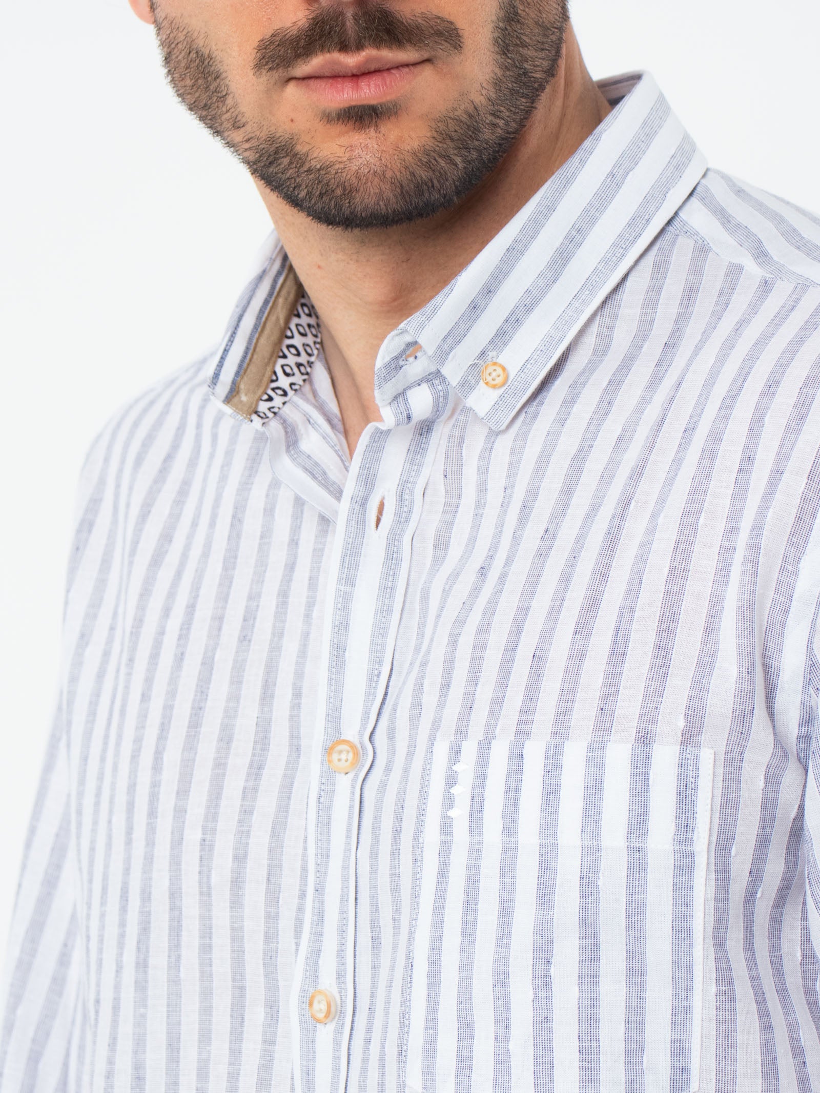 Slim fit stripes shirt with contrast details